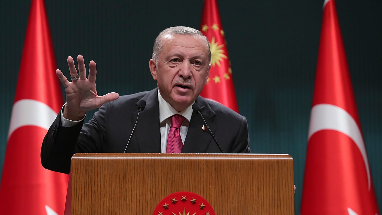 El presidente turco Recep Tayyip Erdogan habla tras una reunión del gabinete, en Ankara, Turquía, el lunes 23 de mayo de 2022