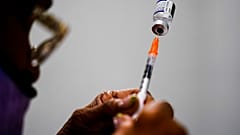 Προετοιμασία για εμβολιασμό κατά της Covid-19 στο Τσέστερ των ΗΠΑ
