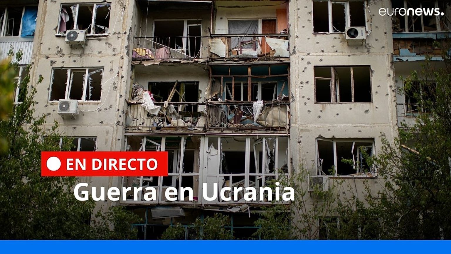 Vista de un edificio de apartamentos dañado en un ataque nocturno con misiles, en Sloviansk, Ucrania, el martes 31 de mayo de 2022.