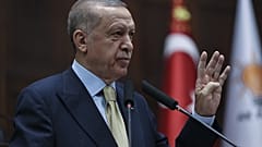 Ο Ρετζέπ Ταγίπ Ερντογάν στην κοινοβουλευτική ομάδα του AKP