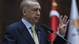 Ο Ρετζέπ Ταγίπ Ερντογάν στην κοινοβουλευτική ομάδα του AKP