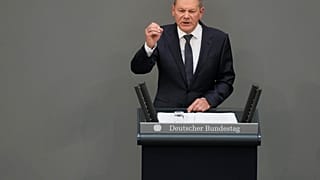 El canciller alemán, Olaf Scholz, pronuncia su discurso durante un debate en el Bundestag en el en Berlín, Alemania, el 1 de junio de 2022.