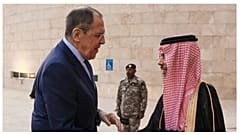 وزير الخارجية الروسي سيرغي لافروف ونظيره السعودي فيصل بن فرحان