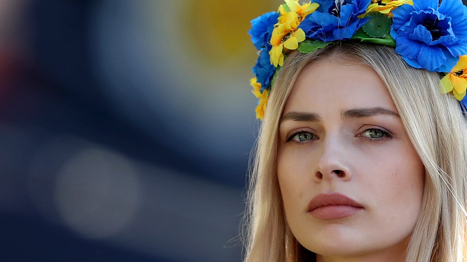 Украинская болельщица перед матчем