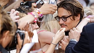 Fan in visibilio per Johnny Depp.