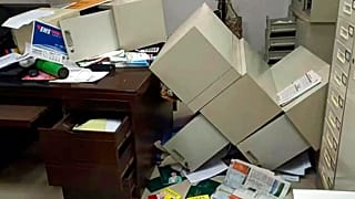 Почтовое отделение в провинции Сычуань на юго-западе Китая после землетрясения, 1 июня 2022 г.