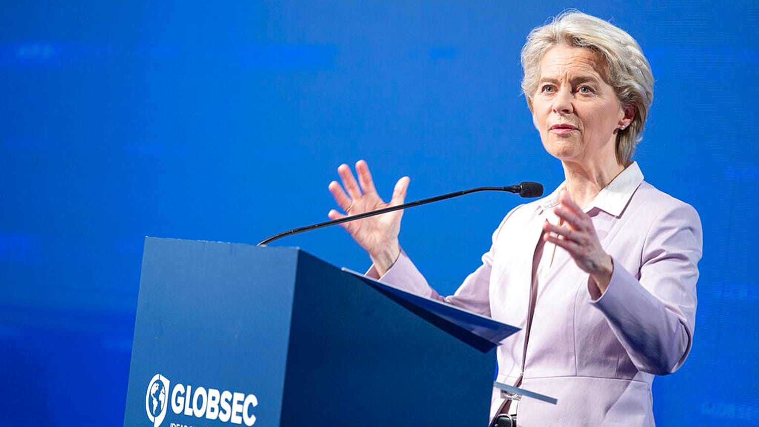 La presidenta de la Comisión Europea, Ursula von der Leyen, habla durante el Foro Globsec 2022 en Bratislava, Eslovaquia, el jueves 2 de junio de 2022.