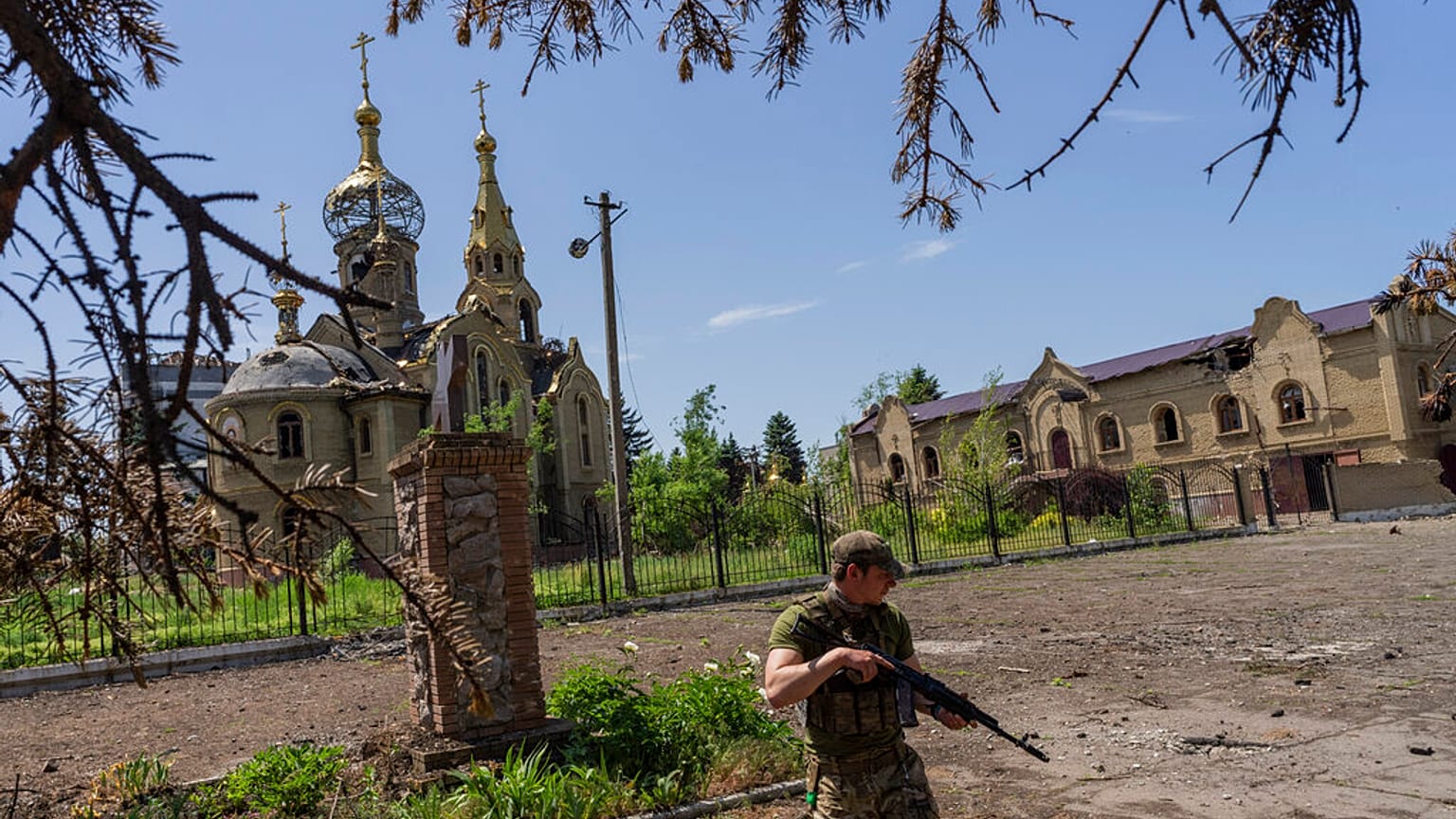 Ukrainischer Soldat in der Region Donezk, 02. Juni 2022