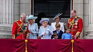 Queen Elizabeth II. im engsten Familienkreis auf dem Balkon des Buckingham Palace, 02.06.2022