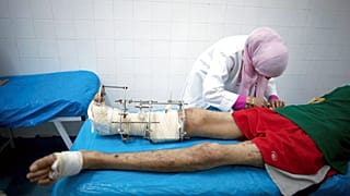 Settembre 2011, un combattente ferito in un ospedale di Misurata, Libia