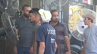 عراقيون يهربون من موجة حر شديدة وصلت 47 درجة مئوية