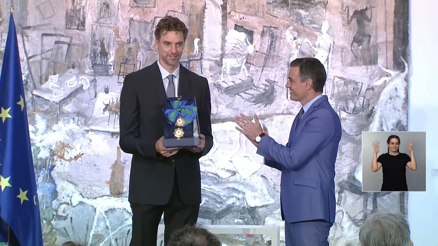 Pau Gasol recibe la máxima distinción del deporte español.