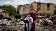 Некоторые возвращающиеся в Украину беженцы находят на месте своих домов лишь руины