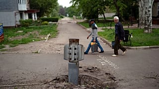 Bomba az út közepén az ukrajnai Liszicsanszkban