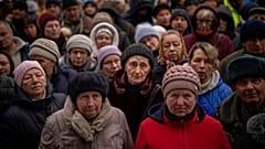 Ukraynalılar, Buça'da BM'nin gıda paketlerini bekliyor