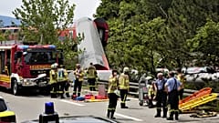 Secours mobilisés après le déraillement d'un train non loin de Burgrain, en Bavière, le 3 juin 2022