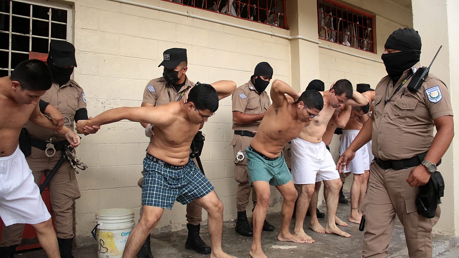 Überfüllte Gefängnisse in El Salvador