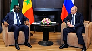 Le président russe Vladimir Poutine, à droite, et le  président sénégalais et de l'Union africaine, Macky Sall, lors de leur rencontre le vendredi 3 juin 2022.