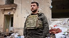 Archív: Zelenszkij ukrán elnök a kelet-ukrajnai Harkivban 2022. május 29-én.