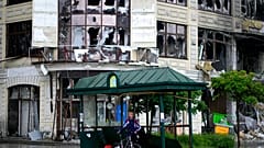 Die russische Blitzkrieg-Operation zur Einnahme der Ukraine hat sich zu einem Grabenkrieg entwickelt, dessen Ende nicht in Sicht ist.