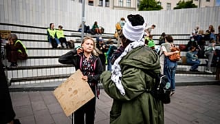 A militante ecologista Greta Thunberg no protesto à margem da conferência "Estocolmo +50"