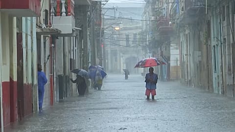 Tropical storm Alex drenches Cuba 