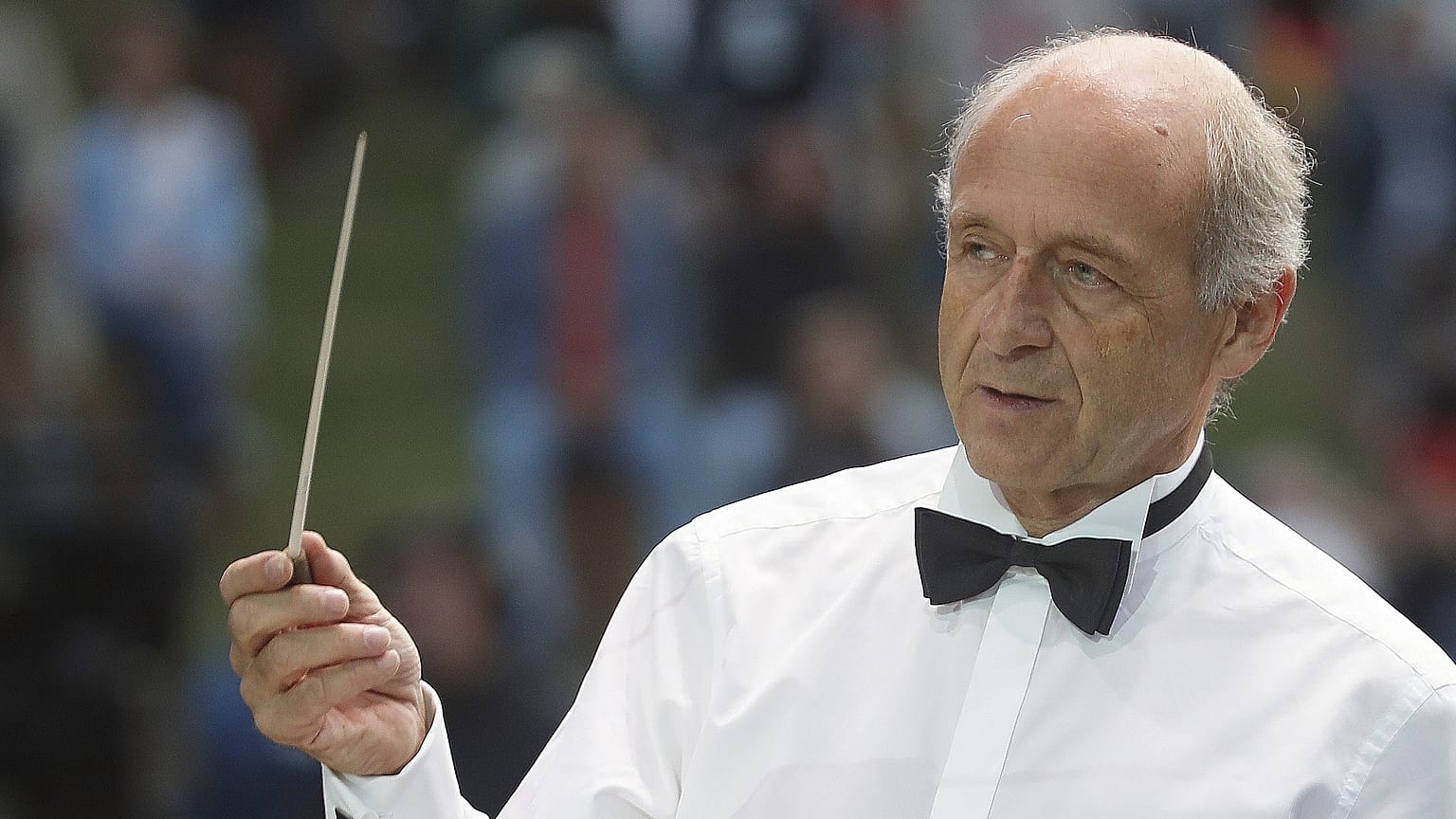 Fischer Iván karmester a tavalyi ingyenes koncerten
