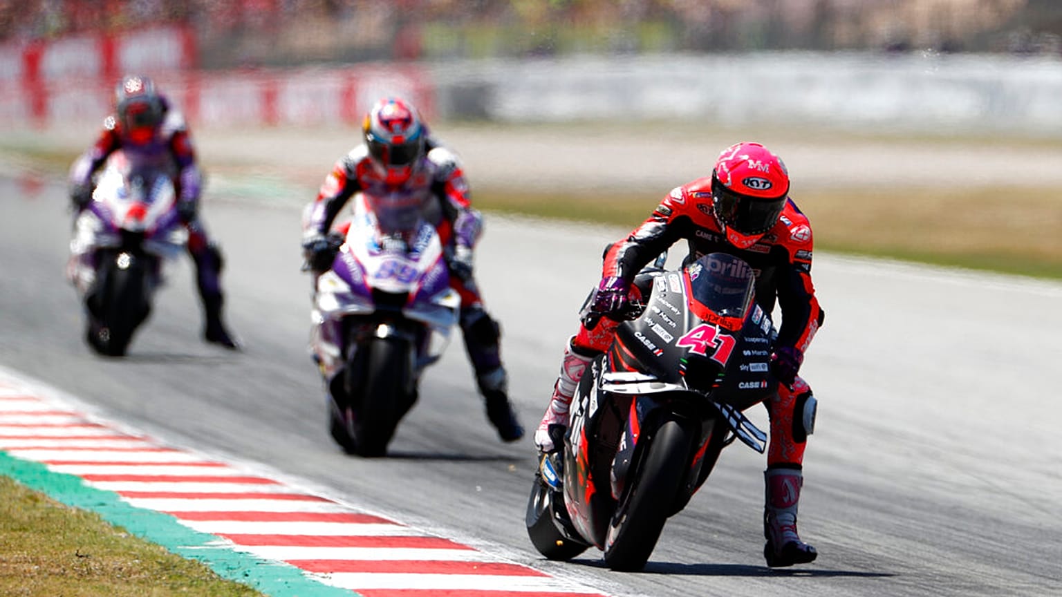 MotoGP Dünya Şampiyonası'nda hata yapan Aleix Espargaro podyum şansını kaybetti