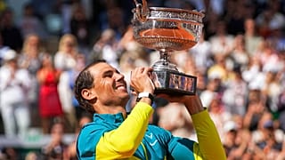 Rafael Nadal levanta la copa de Mosqueteros tras ganar en Rolland Garros