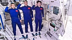 Los astronautas Liu Yang, Chen Dong and Cai Xuzhe tras su llegada a la estación orbital china. 5/6/2022