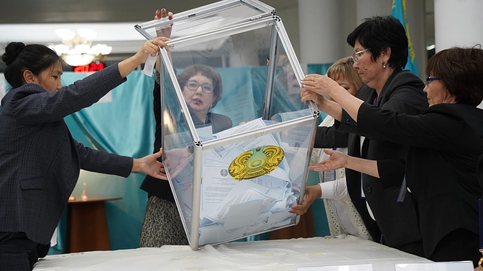 Bureau de vote à Nur-Sultan, le 5 juin 2022