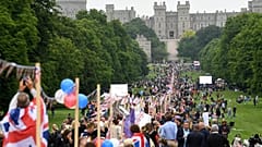 Thousands of people gathered for the Big Jubilee Lunch on The Long Walk in Windsor in an attempt to break the world record for the longest picnic ever