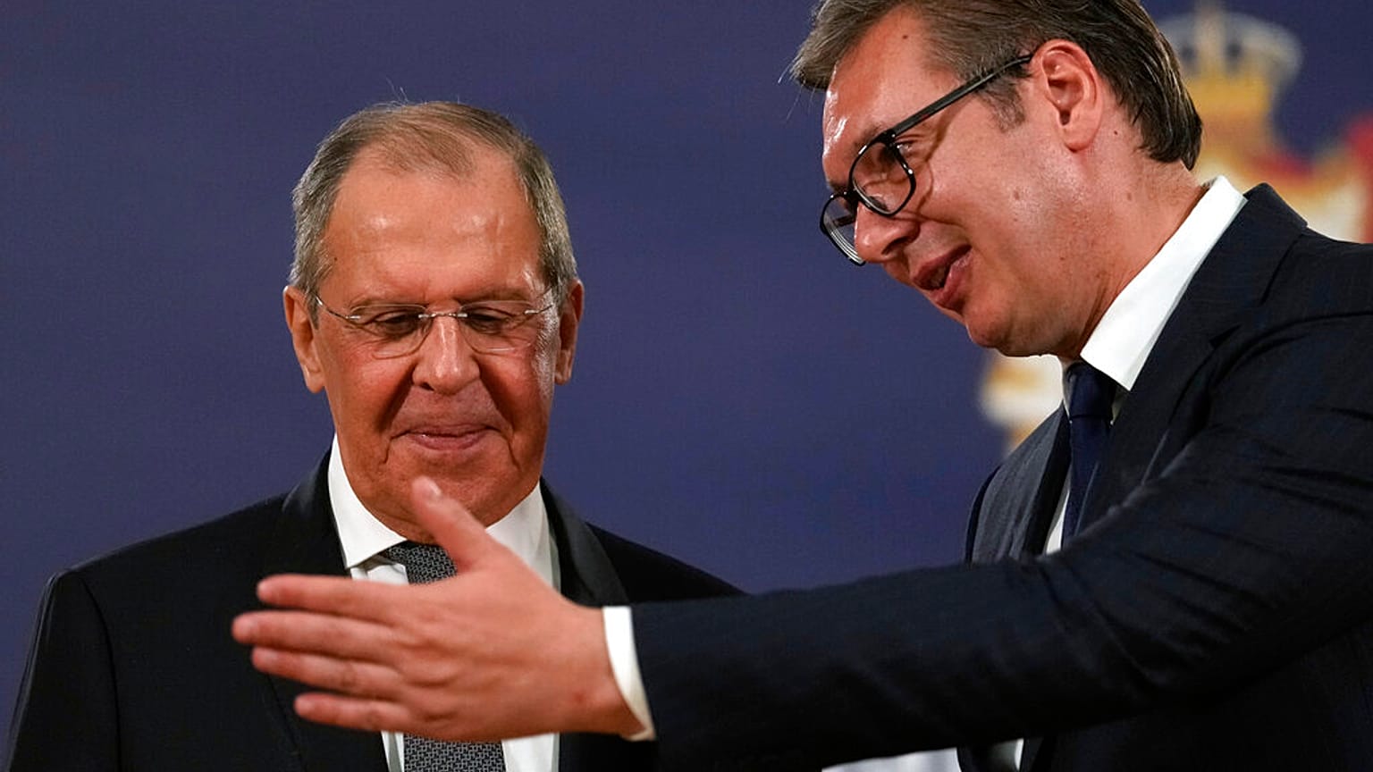 Le chef de la diplomatie russe Sergueï Lavrov et le président serbe Aleksandar Vučić