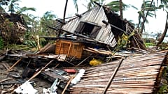 Une maison détruite à Mananjary, à Madagascar, après le passage du cyclone Batsirai en février 2022. 