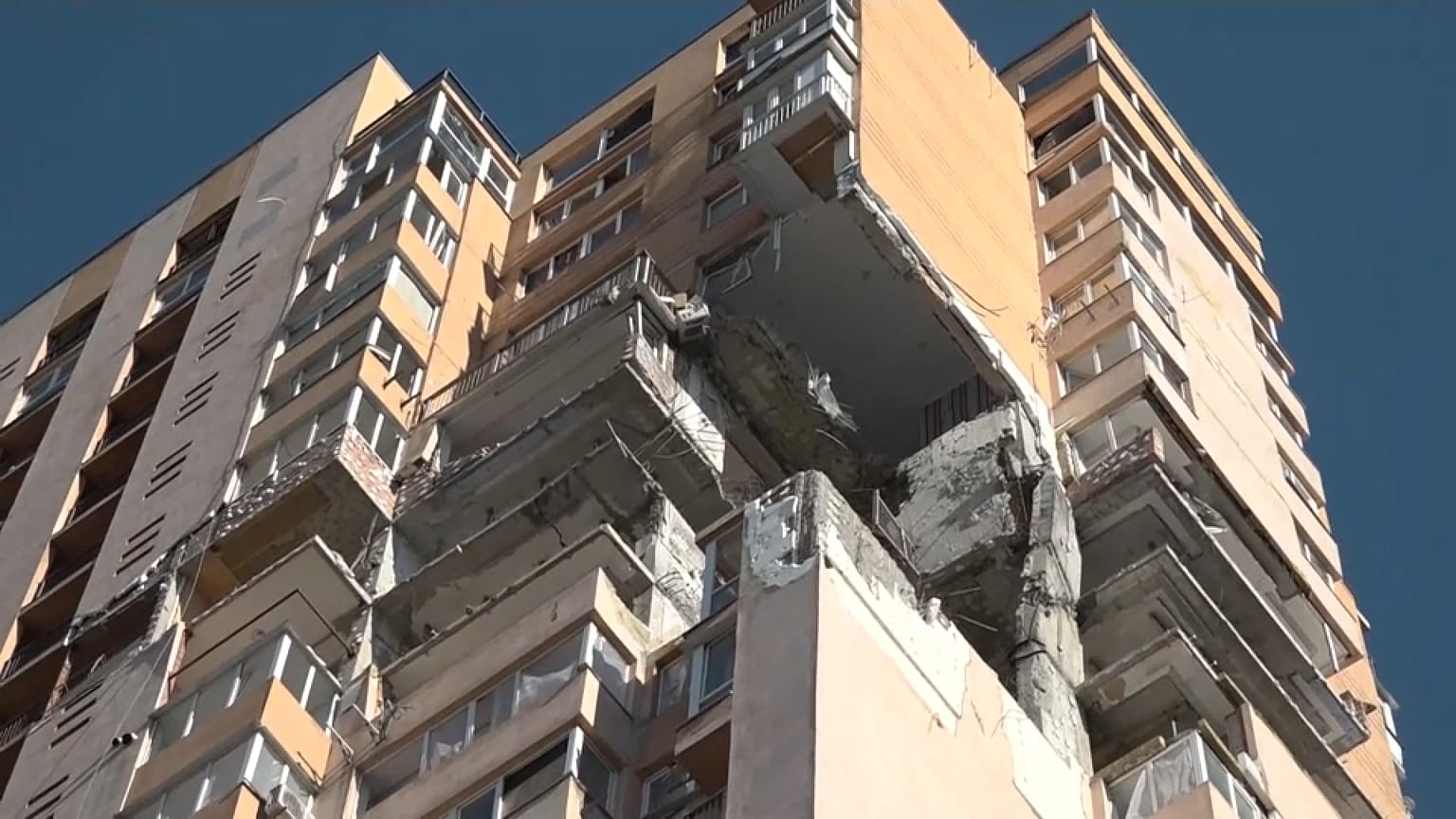 El edificio de la avenida Lobanovsky, en Kiev. Impactado por un misil ruso la maána del 26 de febrero de 2022. Dos personas perdieron la vida. 