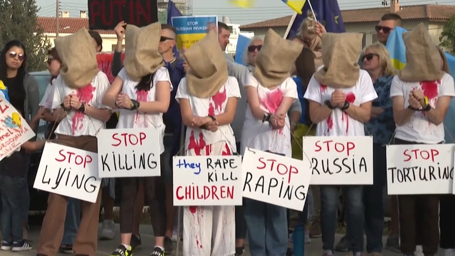 Proteste gegen sexuelle Gewalt vor russischen Botschaft in Vilnius