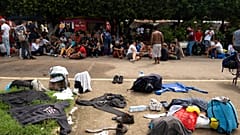 Tausende von Menschen sammeln sich im Süden Mexikos, um gemeinsam weiterzuziehen