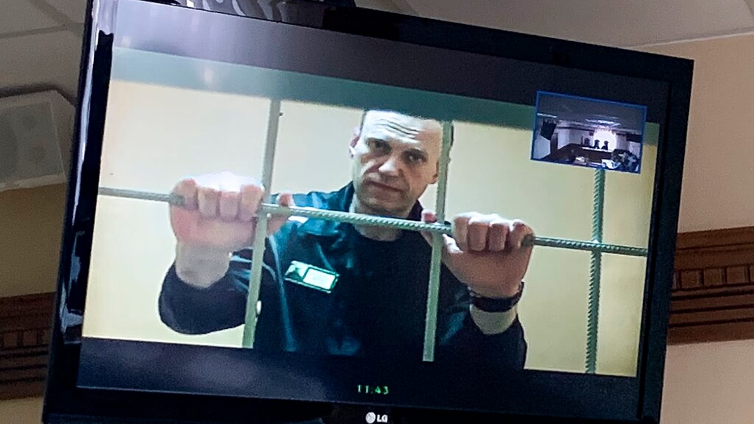 Алексей Навальный выступает по видеосвязи в Суде Владимирской области во время рассмотрения его апелляции 7 июня 2022 г.