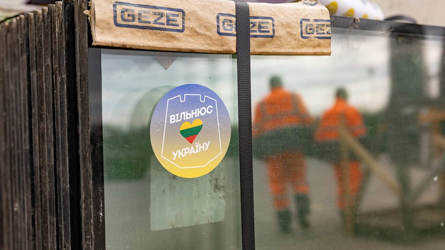 Vilnius donates glass to glaze shattered windows in Borodyanka, Kyiv