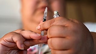 Viele Menschen mit Diabetes sind es gewohnt, sich regelmäßig zu spritzen, um ihren Blutzuckerspiegel zu kontrollieren.