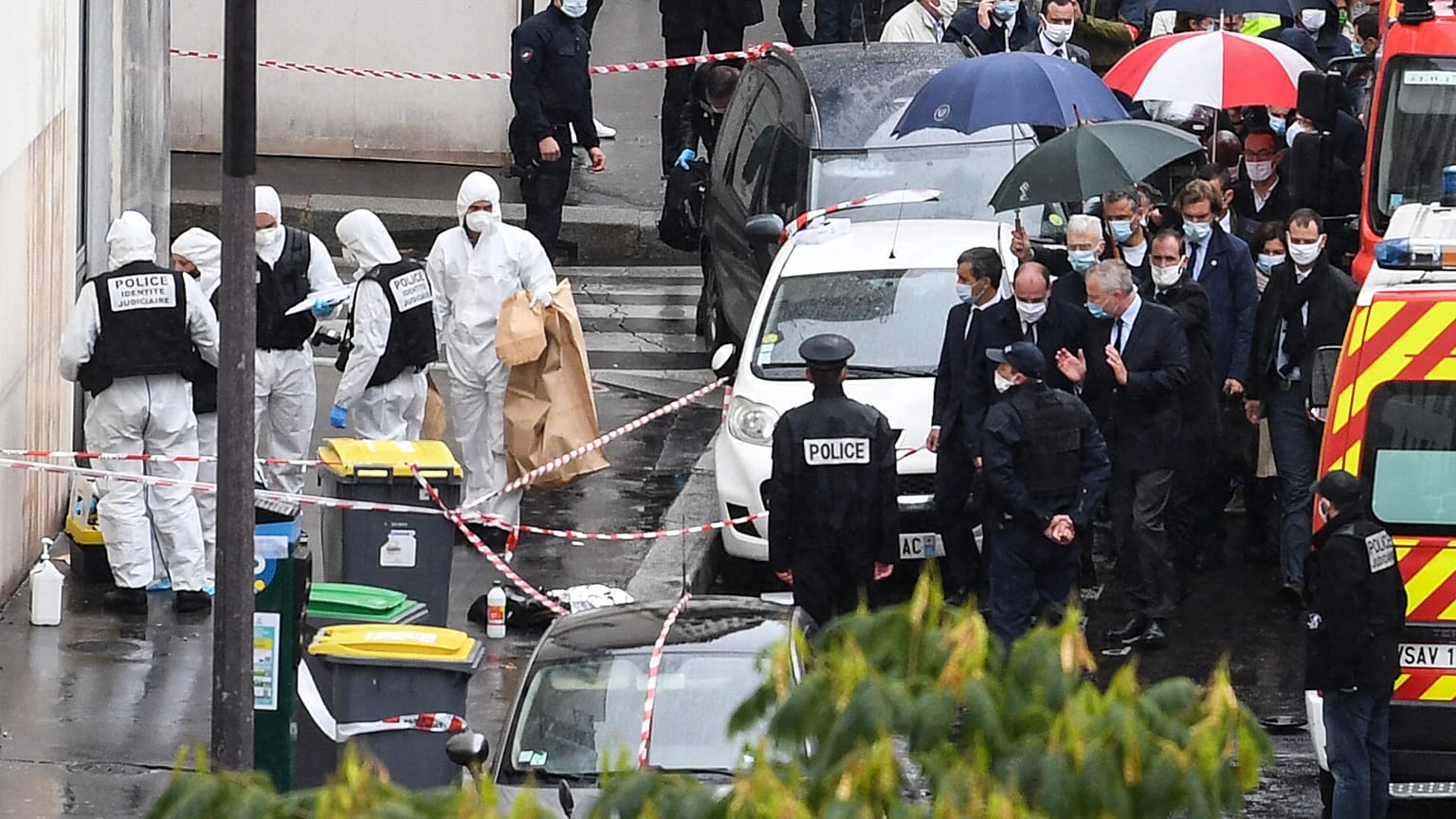 Charlie Hebdo'nun eski binası önünde düzenlenen saldırı 