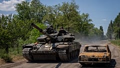 Украинские танкисты у линии фронта в Донецкой области