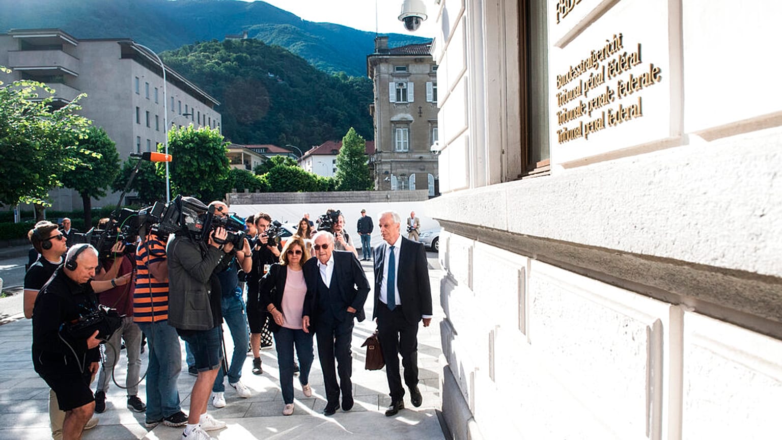 Sepp Blatter érkezik a svájci bíróságra