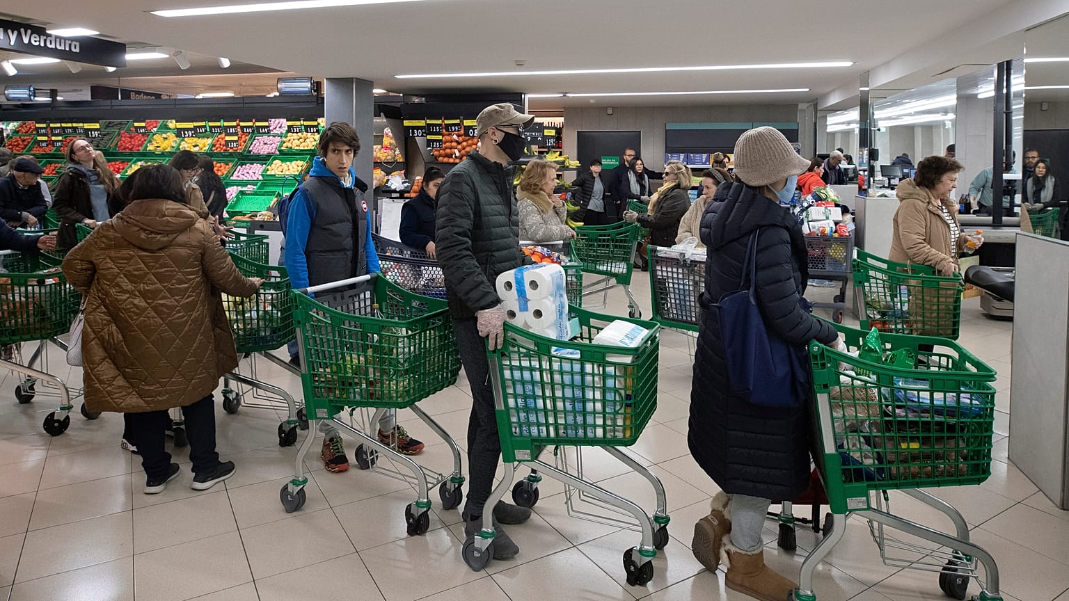 More than 1000 tonnes of food is wasted in Spain every year, especially at supermarkets.