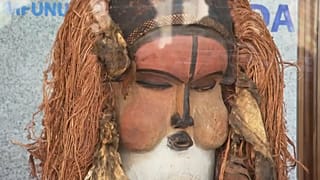 قناع كونغولي تقليدي يعود لشعب سوكو.