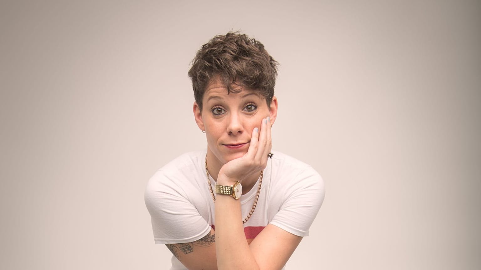 Suzi Ruffell is a queer comedian making waves with her podcast and stand up special