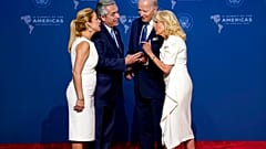 US-Präsident Joe Biden und seine Frau Jill begrüßen die Gäste des IX. Amerika-Gipfels