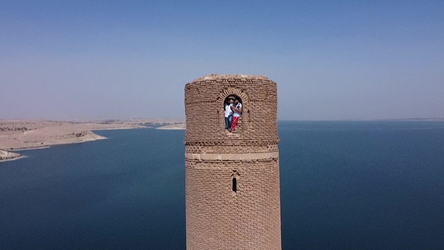 قلعة جعبر الأثرية وجهة للسوريين بعد سنوات من الانقطاع بسبب الحرب