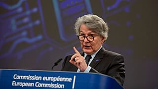 Thierry Breton uniós biztos egy sajtótájékoztatón Brüsszelben 2021. március 12-én