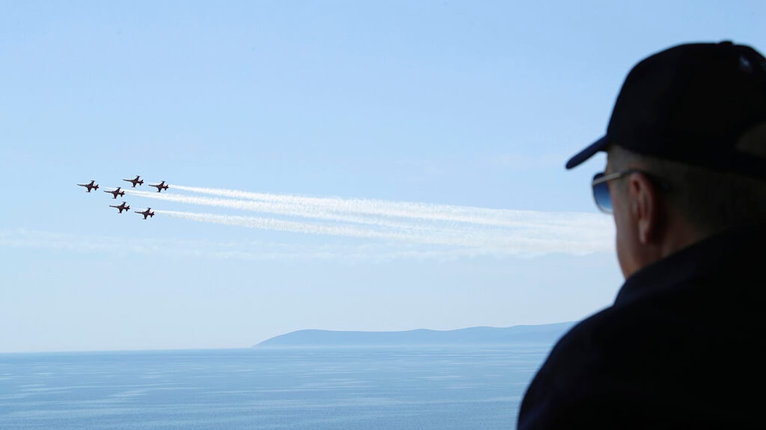 Ο Ερντογάν παρακολουθεί στρατιωτική άσκηση στη Σμύρνη